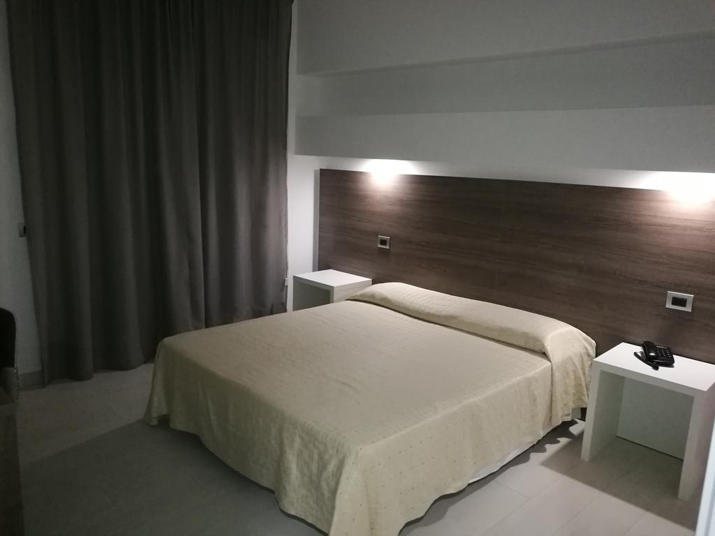 Hotel Miramare Cirò Marina Extérieur photo